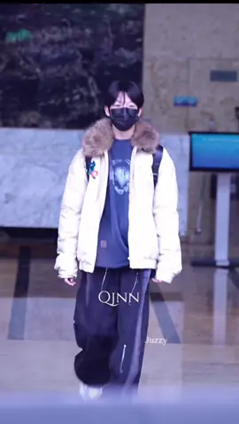 ថាគេងនៅក្រុមហ៊ុននៅក្រុមហ៊ុនមែន #yangbowen #yangbowen_杨博文 #tffamily_4th_generation #tffamily🇨🇳💫 #fyp 