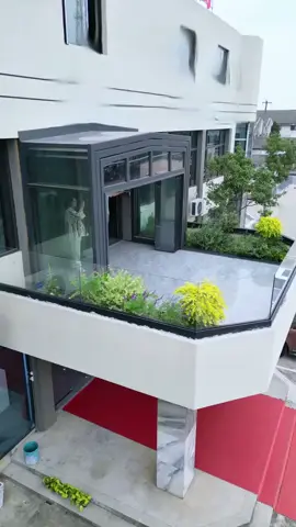 I like it😍#foryou #UK #tinyhousetour #tarrace #backyard #ourdoorrestaurant #retractableroof #greenhouse #swimmingpool #cover #design #louver #Canada #dohagatar #America #England #sunroom #perfabricatedbuilding #singaporean #fyp 