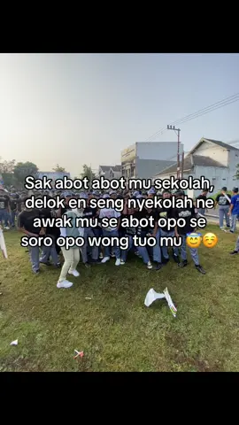 Seng sregep 😇☺️#masukberanda #fypage #4upage #eskarisa #smkpgri1kotablitar 