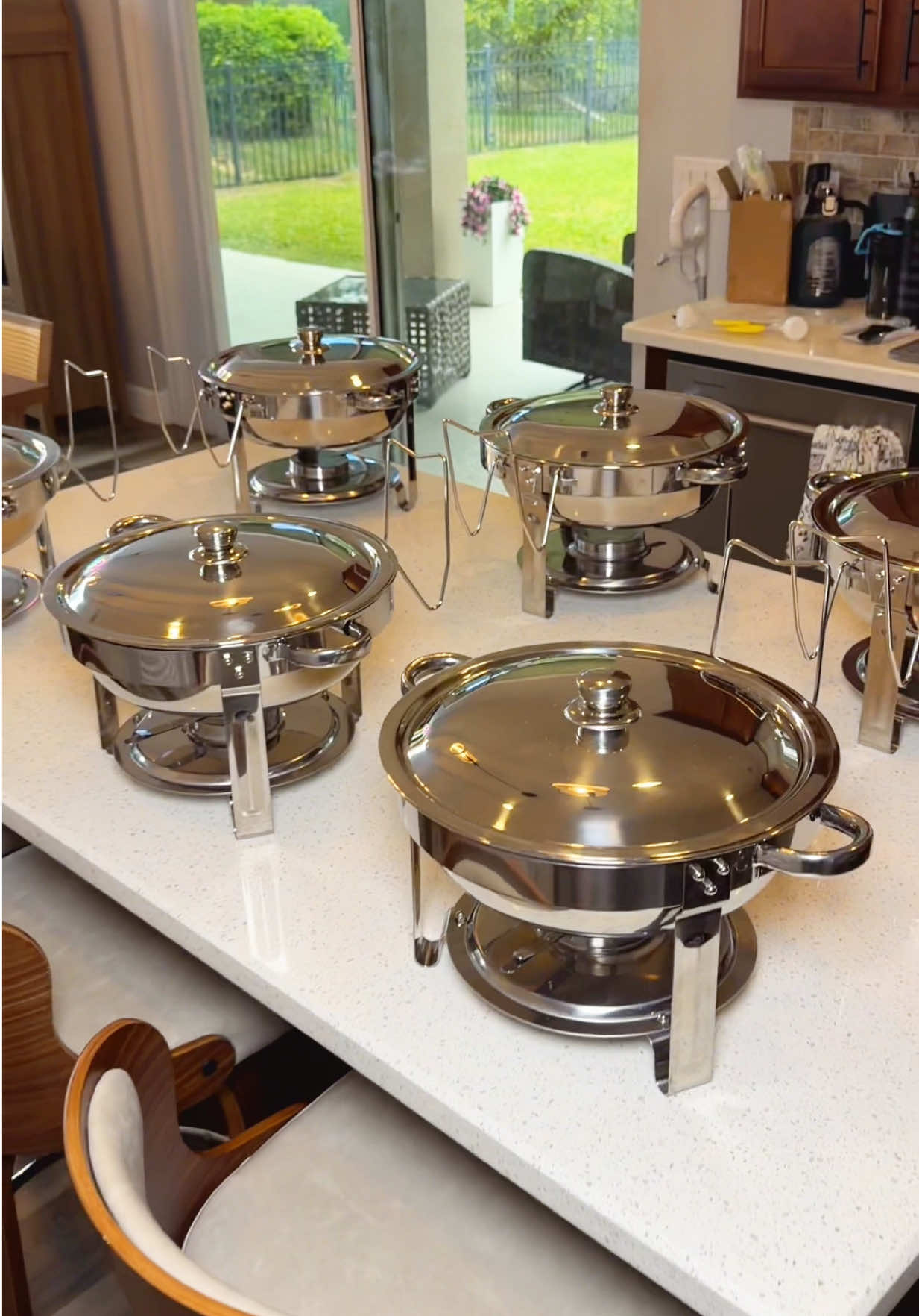 Ever struggled to keep your food warm at parties without losing style? 🤯 Follow my fashion account: @Renato Simao  #buffet #buffetfood #event #events #eventdecor 