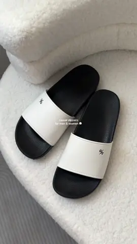 casual slippers for men & women!💭✨ #slippers #casualslippers #unisex #unisexslippers #gotoslippers 