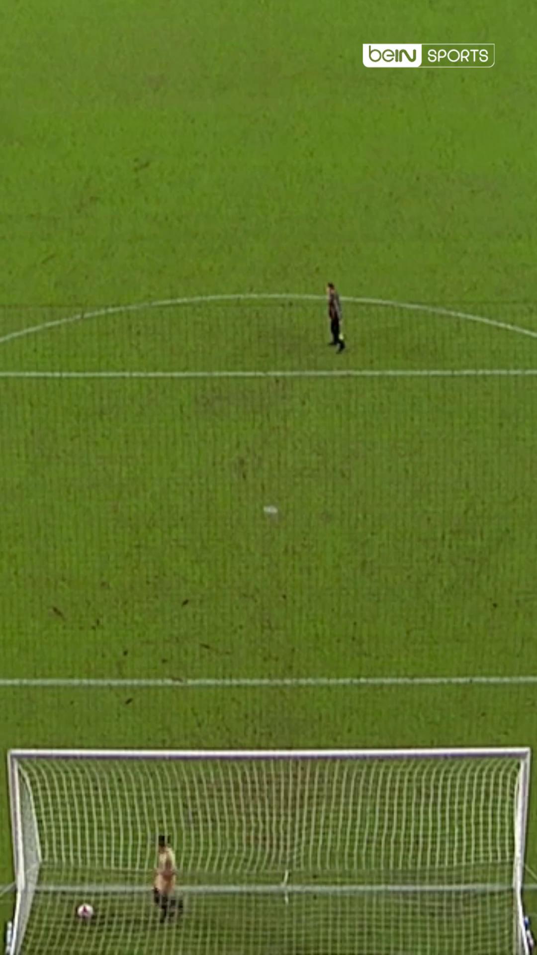 ⚽️ Şut 🧤 Kurtarış 🤫 Üçlü 🏃 Kaçış 😅 Hesap com Antalyaspor x Beşiktaş karşılaşmasının devre arasında iki çocuk taraftar, yeşil sahada önce top oynadı; devamında güvenlik görevlilerinin müdahaleleriyle tribünlere geri döndü… #ANTvBJK #beINSPORTS #SadeceSpor