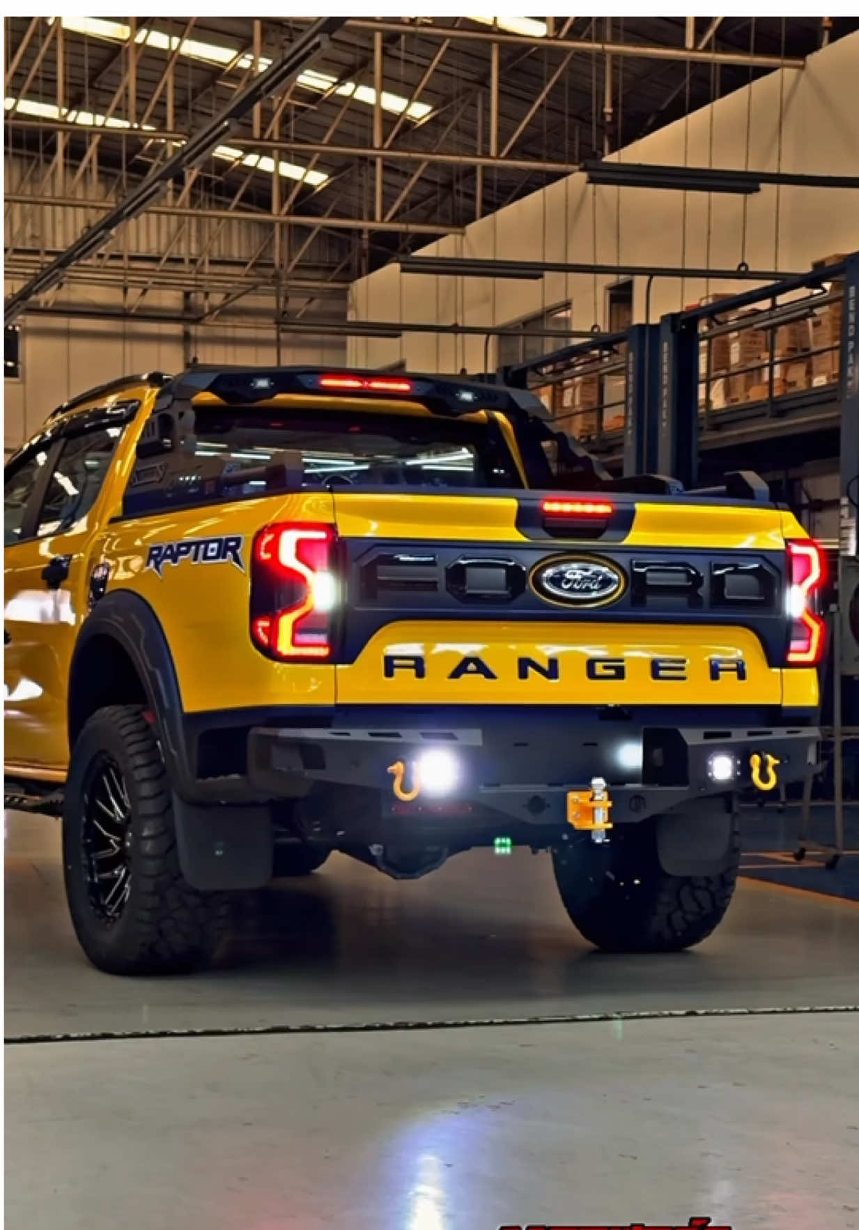 Ford Ranger XLS 4x2 6AT💛 ค่าตัว 924,000.- ใส่ชุดเหล็กรอบคัน สนใจโทร 065-0538854 #บอลฟอร์ดโปรโมชั่น  #ฟอร์ดออโต้แกลเลอรี่ปทุม #ford  #ฟอร์ด #โปรโมชั่นฟอร์ดป้ายแดง #ฟอร์ดแต่ง  #fordperformance #fordthailand #รถแต่ง  #ฟอร์ดปทุมธานี #ฟอร์ดเรนเจอร์ #ฟอร์ดออฟโรด  #ฟอร์ดป้ายแดง #outlander #hamer  #คนรักฟอร์ด #tiktokรักรถ
