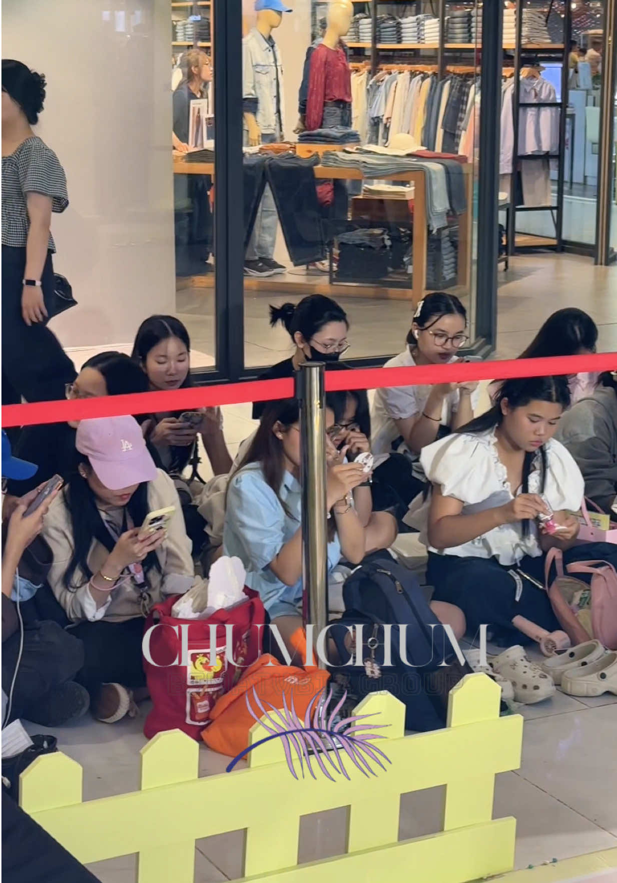 Đông đảo fan của các “Anh trai” đã đến từ rất sớm để chờ các anh xuất hiện tại ngày hội Vẽ chuyện lớn của Nutifood GrowPlus+ #ChumChum #NutifoodGrowPLUS #Ngayhoivechuyenlon  #NutifoodGrowPLUStangcan #NutifoodGrowPLUSbychumchum