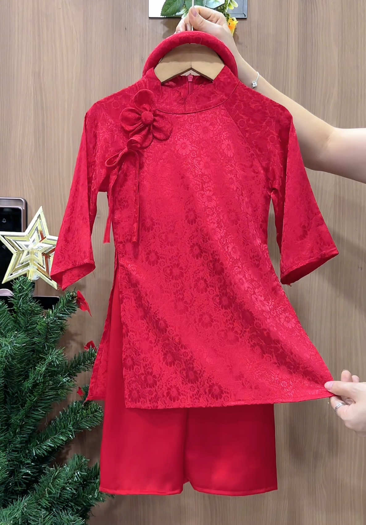 Áo dài tết cho bé: #mebereview #mevabe #xuhuong #aodai #aotetchobe 