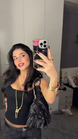 saturdayyyy fit 🐝