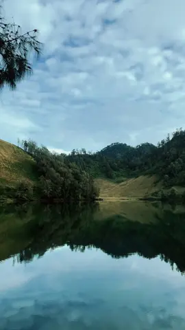 Entah itu hujan, kemarau, kabut atau cerah, Ranukumbolo tetap menajubkan 🤍 #ranukumbolosemeru #ranukumbolo #capcut #ranukumbolo2400mdpl #afterrain 