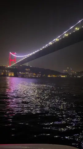 احلا هديه من زوجي واجمل ذكرى لزواجنا على جسر البوسفور ♥️ الله يخلينا لبعض ولايحرمنيي منك 🫂😘