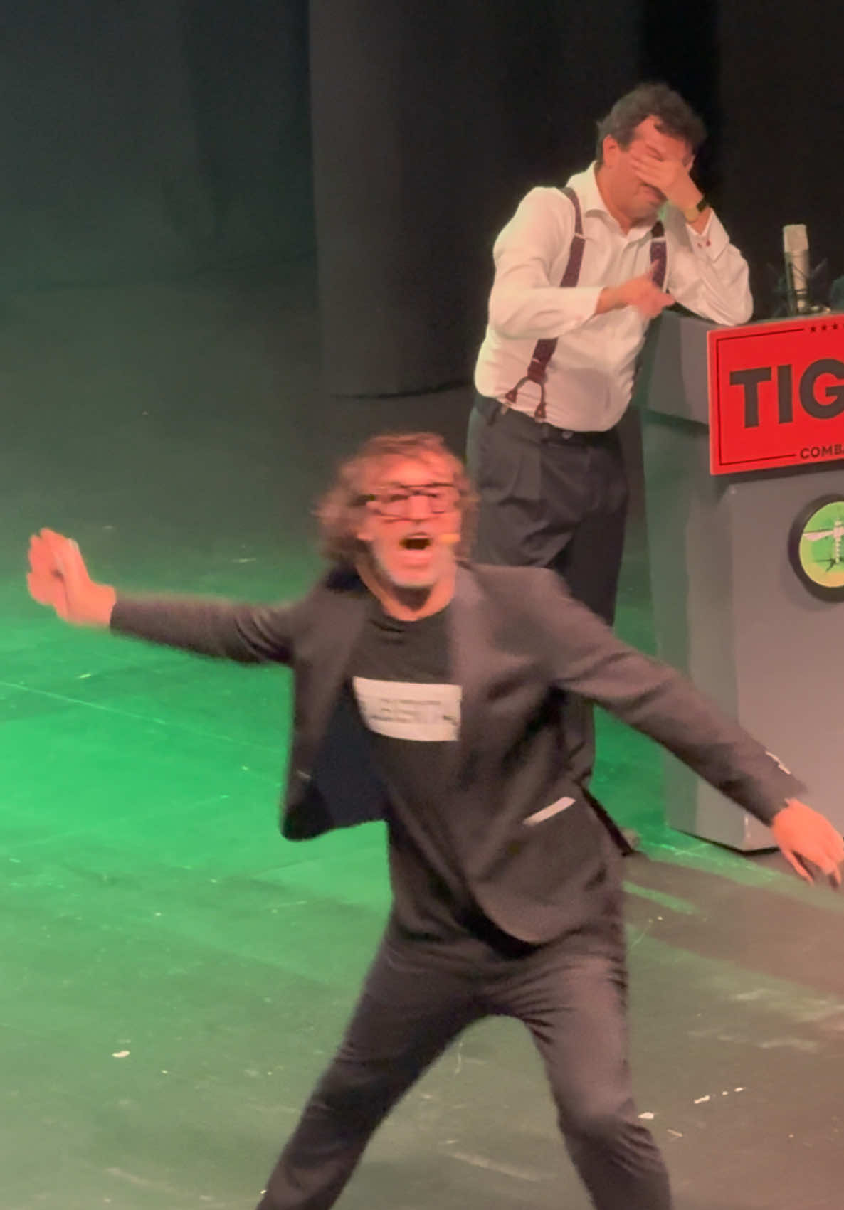 EEEEECCCCOOOOOMMMMEEEEMMMAAAAAIIIIIII #lazanzaraateatro #cruciani #parenzo #napoli #targhepolacche 