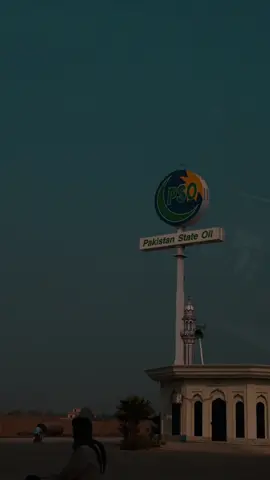 لوگوں کا تو کام ہوتا ہے باتیں کرنا۔ کسی انسان کی عزت لوگوں کی زبانوں سے نہیں بندھی ہوتی کہ وہ زبانیں کھولیں گے اور وہ عزت گر جائے گی۔ صرف اللہ تعالیٰ کے ہاتھ میں ہے انسان کی عزت۔ وہ نہ چاہے تو کوئی رسوا نہیں ہو سکتا۔“ 🪽🌸 #foryou #foryoupage 