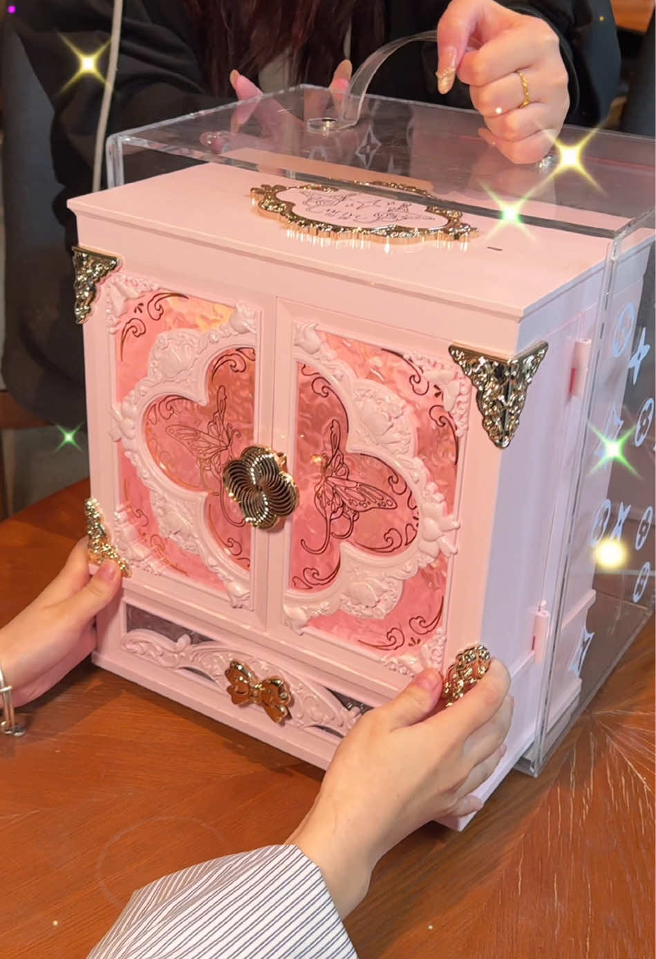 Món quà dành cho người yêu.🎁#suprise #quatangnguoiyeu #foryou #quatang #quatangbangai #quasinhnhat #meiyu 