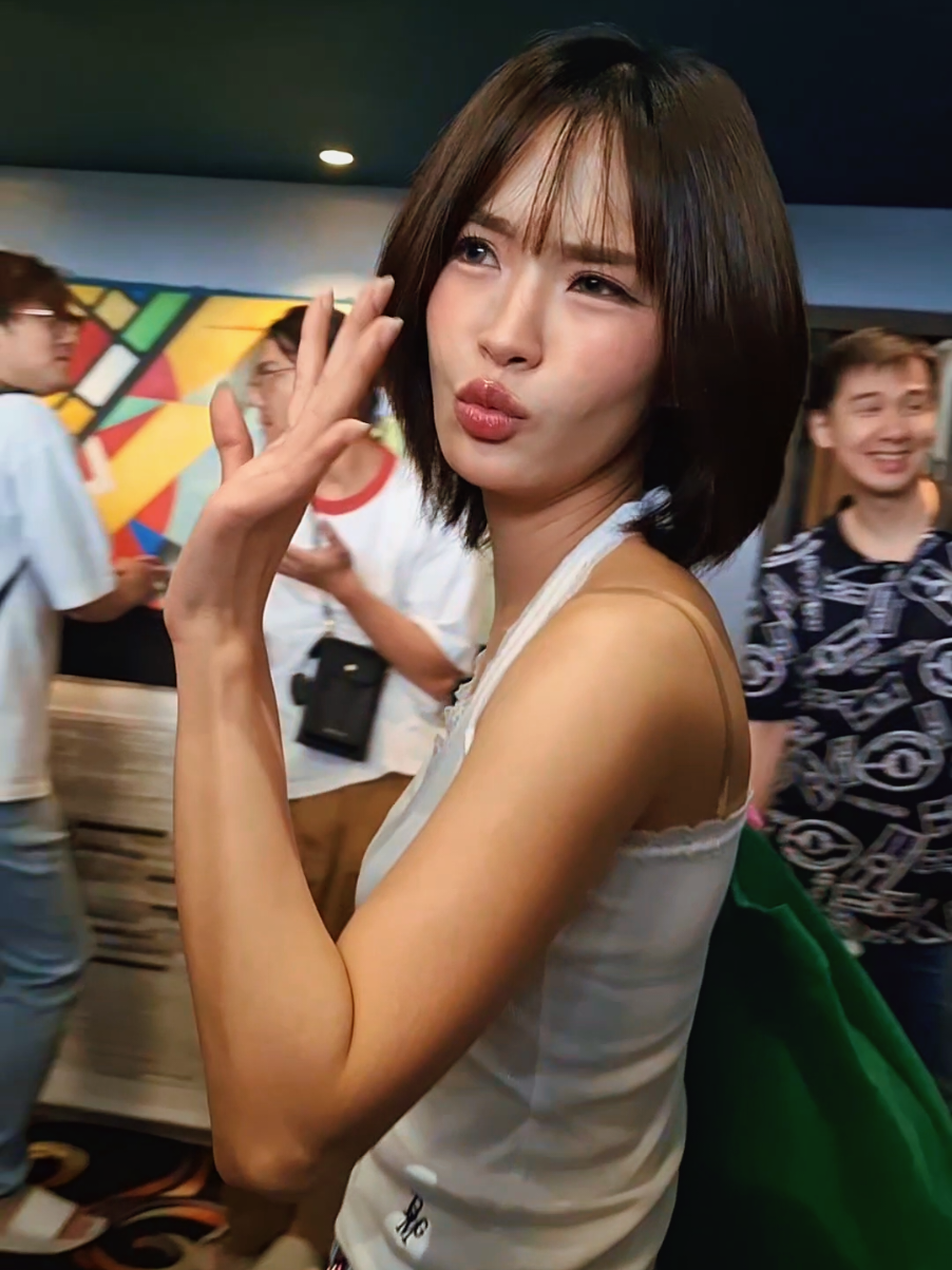 วันนี้สนุกมาก บัวลอยไข่หวานกับ cake roulette คือดีมากชอบมาก เก่งมากๆ ดีใจที่ได้เจอน้าาาา #earnbnk48 #เอิร์นbnk48 #earnwachiraphon #bnk48 