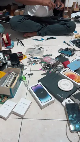 Menerima jasa servis semua keluhan iphone siap jemput kerumah #iphone #jualbeliiphone #iphonesecond #teknisi #fyp 