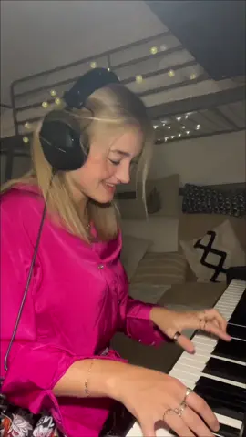 Réponse à @ulsss vous aimez?💗je joue quoi la prochaine fois?🥰 #piano #music #pianocover #rai #algeria 