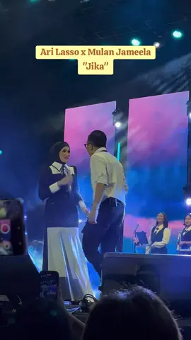 Dalam konser tunggal bertajuk 3 Dekade Perjalanan Cinta, Ari Lasso menghadirkan kejutan yang membuat seluruh penonton berdiri: duet spesial bersama Mulan Jameela. Momen ini menjadi simbol perjalanan panjang dua musisi yang sama-sama pernah mengukir sejarah di industri musik tanah air. Dengan suara mereka yang masih sama kuatnya seperti puluhan tahun lalu, Ari dan Mulan membuktikan bahwa karya dan persahabatan sejati tak lekang oleh waktu. Sebuah panggung, dua kisah, dan satu energi besar yang membuat malam itu terasa  begitu hangat dan abadi di ingatan.” #AriLasso30TahunBerkarya #MulanJameela #KonserLegenda #PerjalananCinta #konser 
