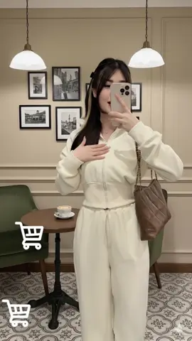 Sét thể thao dáng croptop #tramy2clothing #setthethao #setthudong #thoitrangthudong 