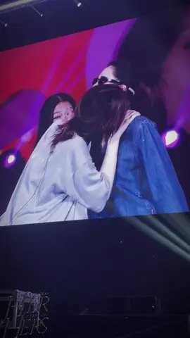 Alo Orm Kornnaphat???? Hickey hả??? #lingorm #linglingkwong #ormkornnaphat #viral 