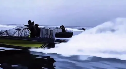 #东南亚 谁知道来到柬埔寨领到的竟不是AK而是一下飞机就赔付拉满#柬埔寨🇰🇭泰国🇹🇭缅甸🇲🇲金三角中转老挝🇱🇦 #东南亚回国路线安排 #老挝金三角特区回国 #上热门 