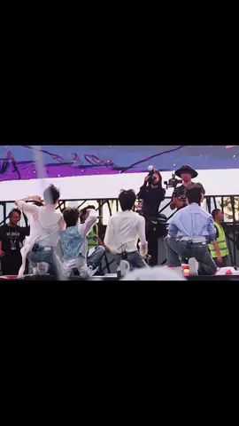 💚💜🩵💕 disini celana peien kayak tempelan😭 GALAXY LOUD D4 BRIGHT #LiPeien #JiangHeng #KipukaQiu #HuangXing #Desire4 #MusicFestival #Lope #Desire4BudweiserPMF #fyp #fyppppppppppppppppppppppp 