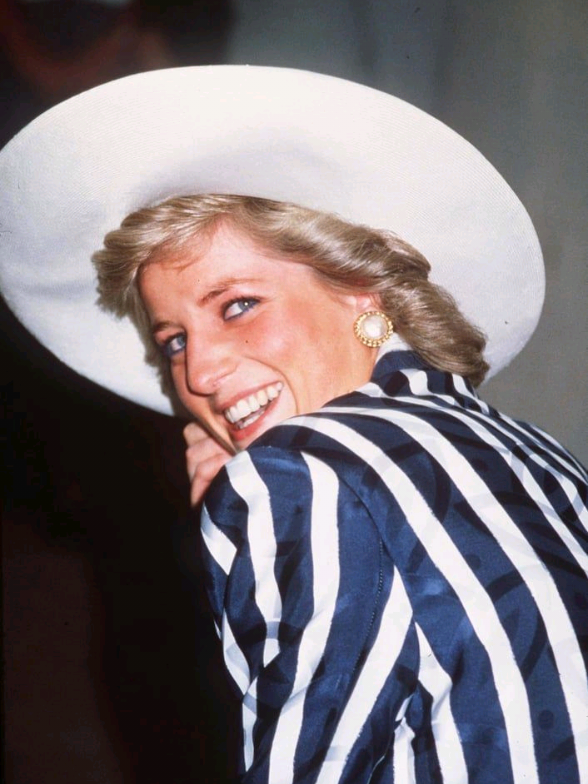 She a total icon 💋 #princessdiana #diana #royal #ladydi #iconic 
