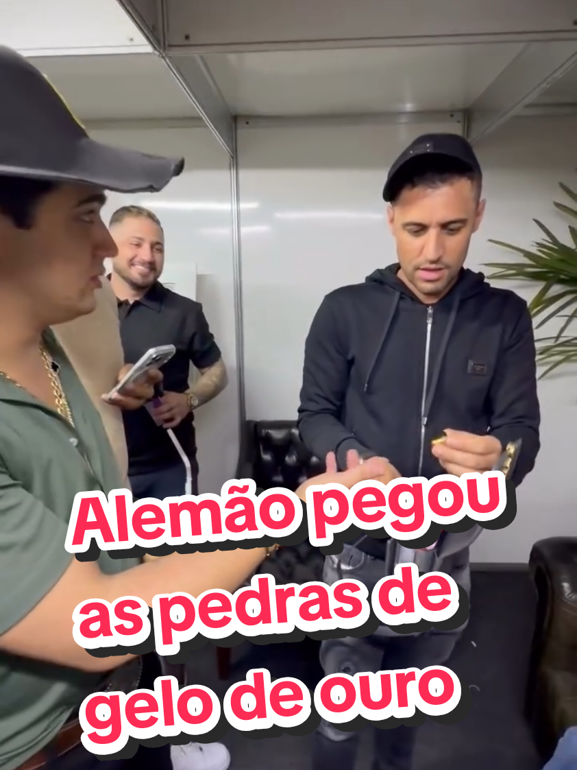 Alemão pegou as pedras de gelo de ouro 