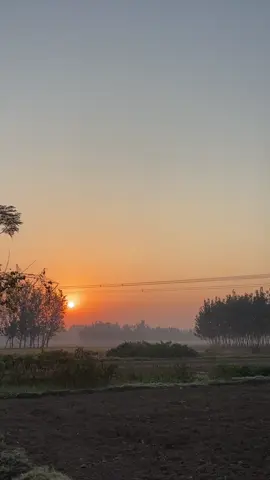 “میں کہاں فِٹ بیٹھتا ہوں اس شور بھری دنیا میں؟ میں، جو سوچوں میں پناہ لیتا ہوں، خاموشیوں کو پسند کرتا ہوں ۔ میری دنیا چھوٹی ہے، مگر سچی ، جہاں نہ دکھاوا ہے، نہ فریب، نہ حسد ، بس سادگی ہے۔ #foryoupage #foryoupage #pashtosong #pashtosong #lostxr 