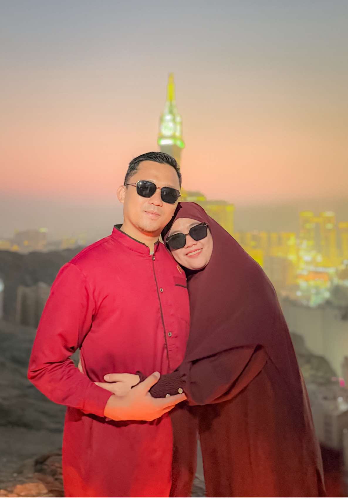 kita usahakan hubungan yang indah ini akan berada di tempat yang indah ini🥰 Yuk booking kita sekarang agar moment kamu di Jabal Khandamah lebih istimewa, bukan hanya tersimpan di hati tapi juga di galeri ✨ GASS BOOKING KLIK LINK DI BIO!!! #jabalkhandama #jabalkhandamah #makkah #umrah2025 #jabalkudai 