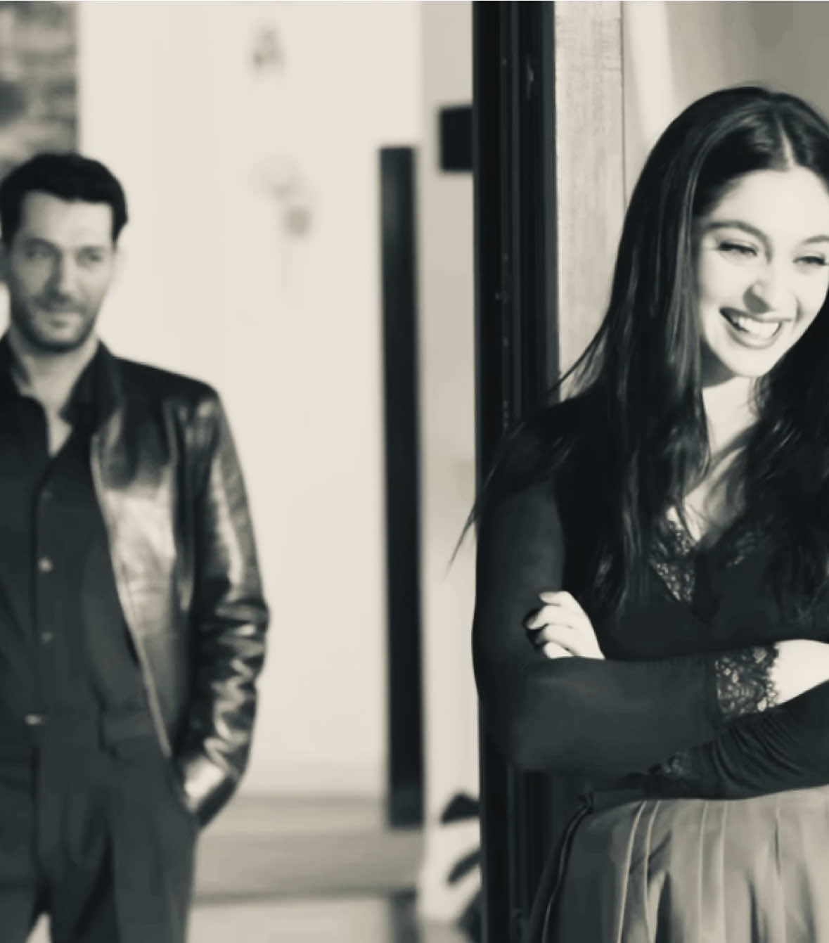 كيف يتاملهم #güllervegünahlar #ورود_وذنوب #cemrebaysel #muratyıldırım 