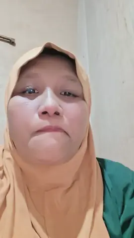 walaupun aku tengah sakit saya tak suka ikmal dan menyampah sebab mengata ai team