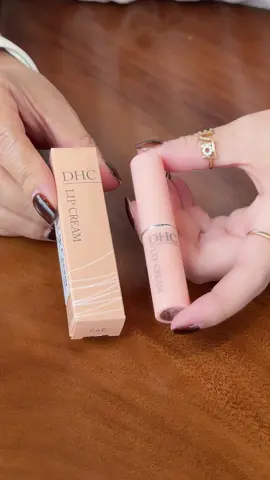 Son dưỡng môi DHC hỗ trợ dưỡng ẩm làm môi#sonduongmoi 