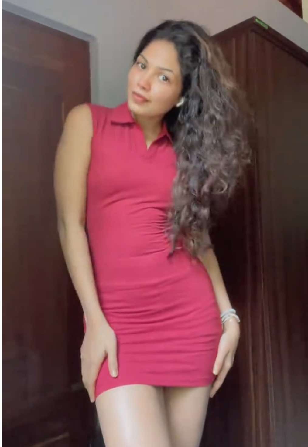 Messy hair, curly vibes, and a touch of highlights — I’ve got it all in one ..❤️🙈😍🥰✨💫#fyp #fypage #trending #viral #capcut 