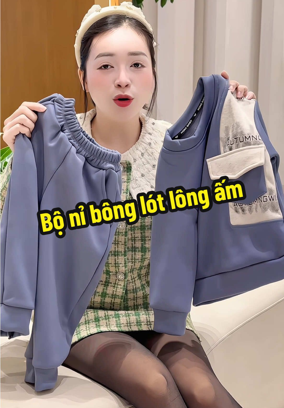 Mình mua thử 1 bộ cho bé, ai ngờ bé mê quá, đòi mặc suốt 😍 Chất nỉ bông lót lông siêu mịn, ấm mà không bí – đúng là “chân ái” mùa đông luôn đó mẹ ơi 💕#nganetna #dobobetrai #dotetchobe #bonichobe #quanaobetrai 