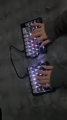 キーボードで、無限の可能性！☠️😎🖤🤩#keyboard #viral #trending #zornher #st68 