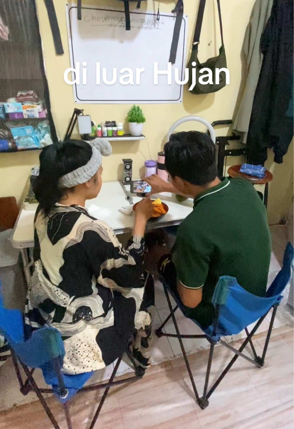 di luar hujan, tp lagi di kost sama ayang 😁 #kost1petak #CapCut #fyp #viral #nguli 