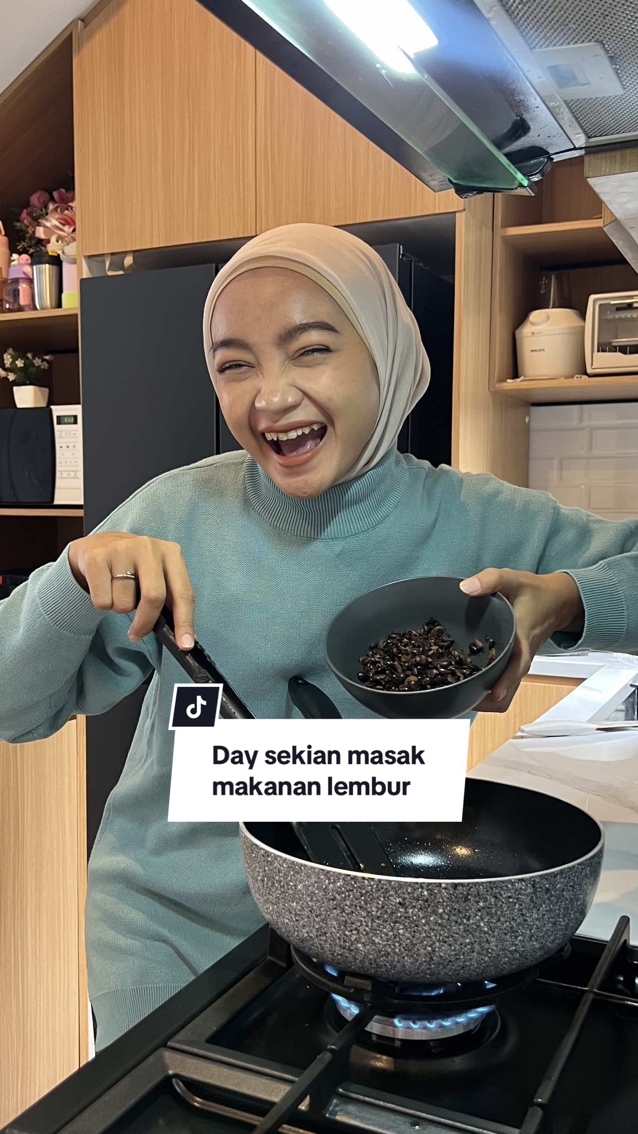 asik masak seruu!!! kalo di kalian nama masakan ini apa?? #woshiwoshi #sabuncucipiring #powernyakomplit 