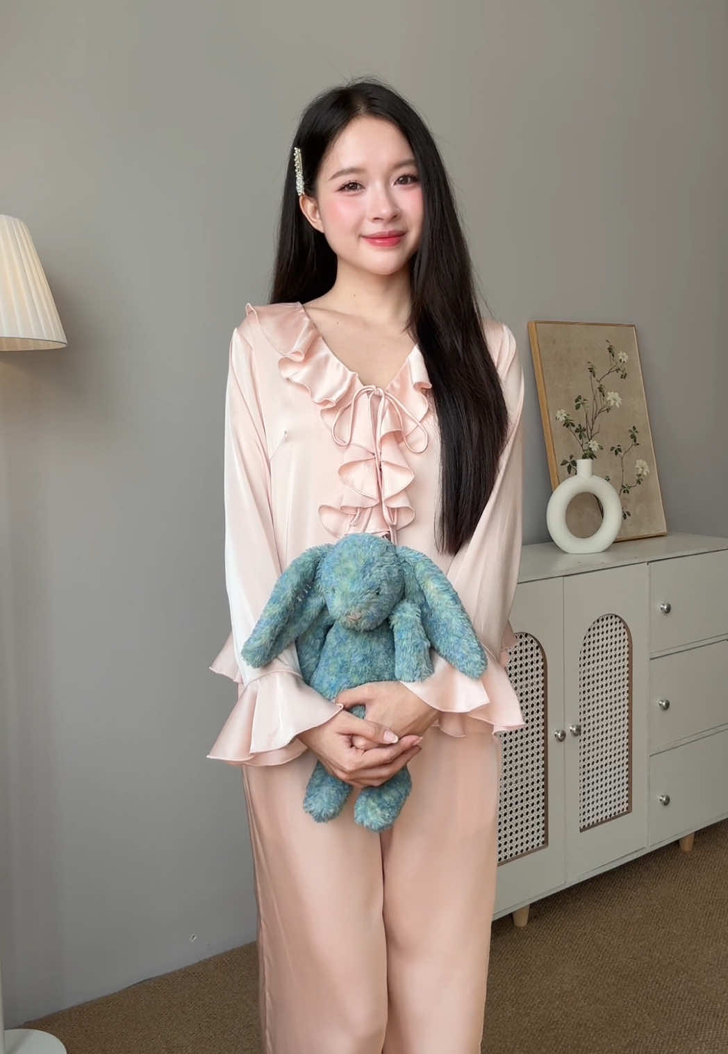 Ở nhà cũng phải xinh nha mấy nàng 🎀✨ @Loire  #dongu #loire #loirechic #yên_yêu #thorxinh 