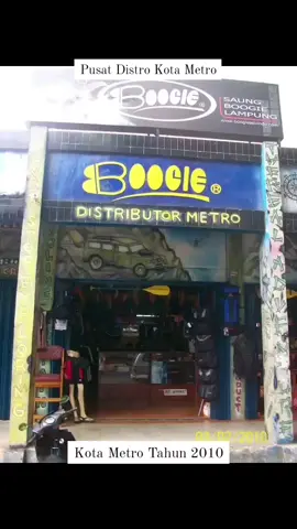 siapa Dulu kalau Pulang sekolah, slalu nongkrong dulu Di halte, sambil liat2 Baju, #metroeverybody #metrolampung #metropusat #infometro #lampung 