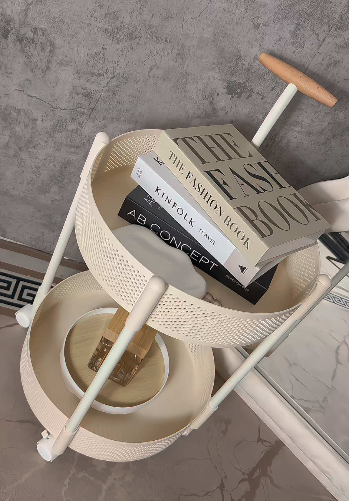 Cantik sangat kan 🍂🤎 dah lama berkenan finally dapat jugak 🥹 nak pasang senang, harga pun murah je. Worth it to buy! 🙌🏻✨ #trolley #trolleyrack #trolleycartorganizer #trolleycart #rakbertingkat 