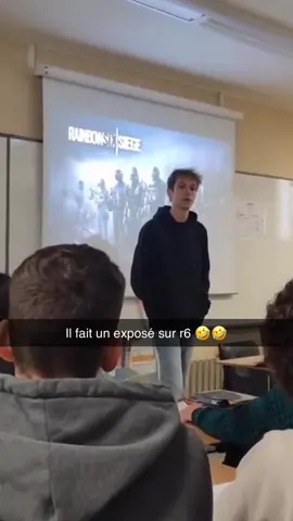 Titouan il a pété un cable 🤣🤣 Le prof l’envoie chez la cpe 😂 #prof #r6 #r6xrepost #cours #expose 