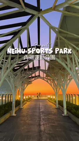 Romansa sederhana, senja di sudut kota ✨🌆📍Neihu Sports Park 內湖運動公園 … #sunset #senja #taipei #neihusportpark #內湖運動公園 