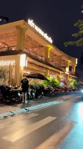 Người từng lượn hết một vòng hồ Tây với bạn bây giờ đâu rồi #canhdephanoi #muathuhanoi #hanoitrongtoi #hanoivedem 