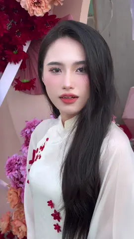 Bão show 2 ngày 8-9/11. Nhưng chỉ quay được 1 Bạn khách Bê Tráp này thôi. Xinh quá đi 🥰 #MakeupHuyệnCaoLãnh #ByNguyễnVi @Vi_MakeUp_HuyệnCaoLãnh66 