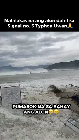 Ang lalakas na ng alon dala ng Signal no. 5 Bagyong Uwan🙏Pumasok na sa bahay bahay😭 Keep safe everyone🙏#BagyongUwan #uwanph 