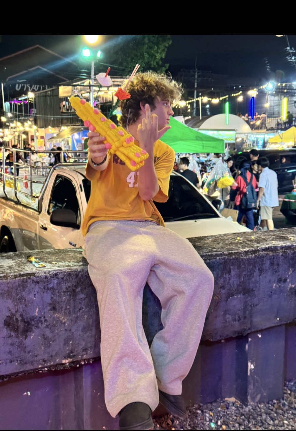 ลอยกระทงแบบสไตล์ฝรั่ง #เยสลู่#คลองหนึ่ง#ฝรั่งพูดไทย#ลอยกระทง