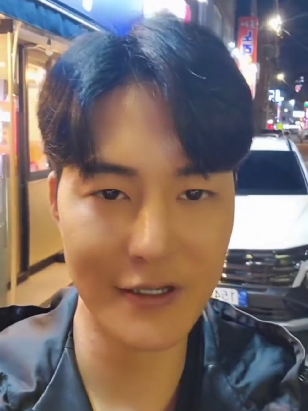 오늘 저녁 일찍 친구의 레스토랑에서 