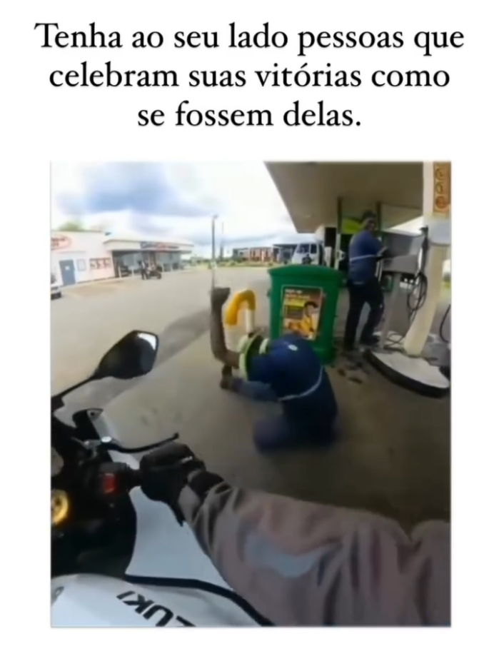 Tenha ao seu lado pessoas que celebram suas vitórias como se fosse ás delas🙌🏼🙏🏼💖🥰👏🏼.        #Love #loveyou #amor #foryou #amizade @TikTok Brasil @CAPCUT @vídeos para status 