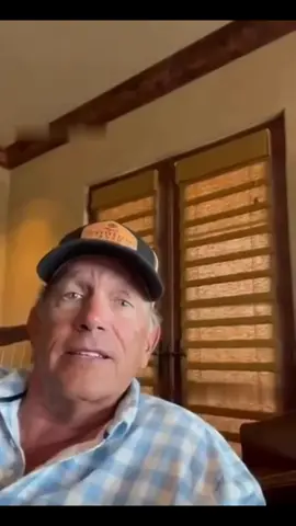 George Strait Fans, comment one word for George. #georgestrait  #concert  #music 