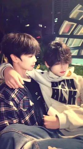 đang ngắm con sư tử con trước mặt #dammy #boylove #douyin #xuhuong #cp 