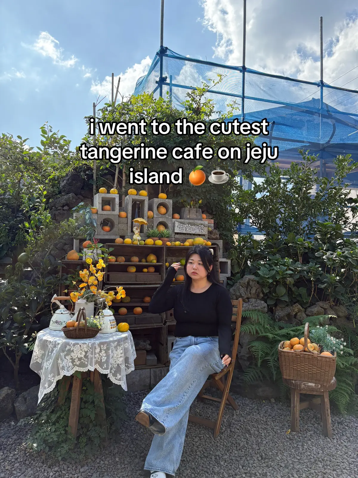 this was my absolute favorite cafe I went to in Jeju Island!! It was so cute with a ton of little corners for aesthetic picture moments.  The matcha latte was pretty good for jeju matcha and the croffle was DELIIIISHHH!! Def try some of their desserts when you come here! It's worth a drive to check out~ 귤꽃다락/gyulkkotdarak cafe 📍34 Ieodo-ro 1027beon-gil, Seogwipo-si, Jeju-do, South Korea #jejuisland #koreacafe #korea #whenlifegivesyoutangerines 