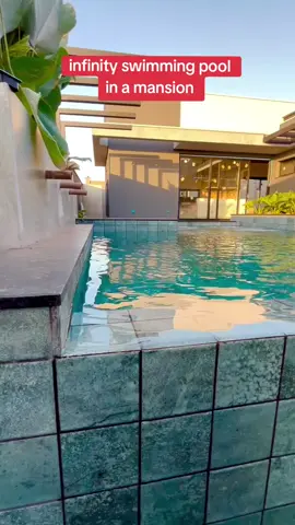 Infinity swimming pool is a feature you should add to your dr am home. #swimmingpool #modernhome #moderndesign #archmodernhomes #housedesign 